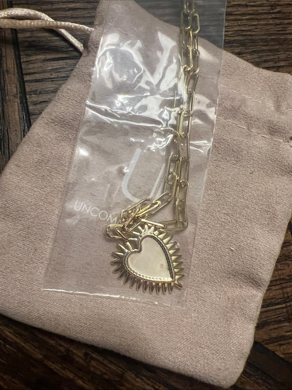 ✨Uncommon James Gold Sunburst Heart Pendant Necklace - Picture 9 of 11